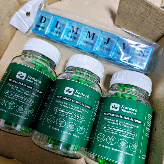 Tres frascos y el pastillero, antes de cerrar la caja