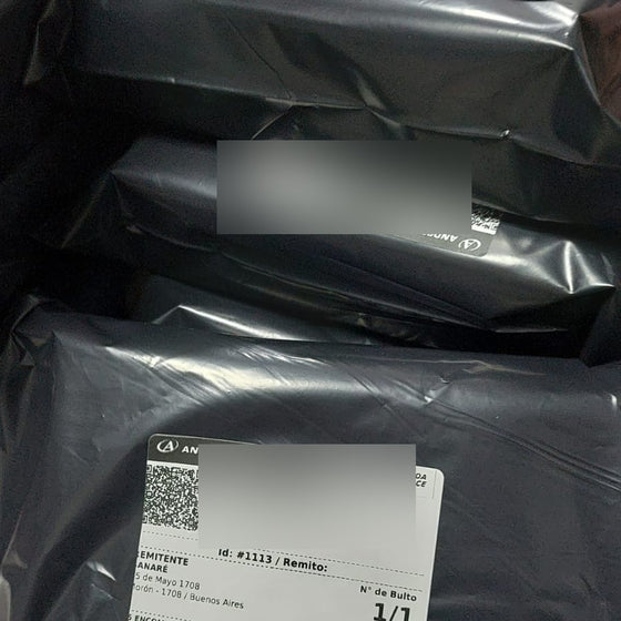 Los paquetes del día, listos para que los pase a buscar Andreani